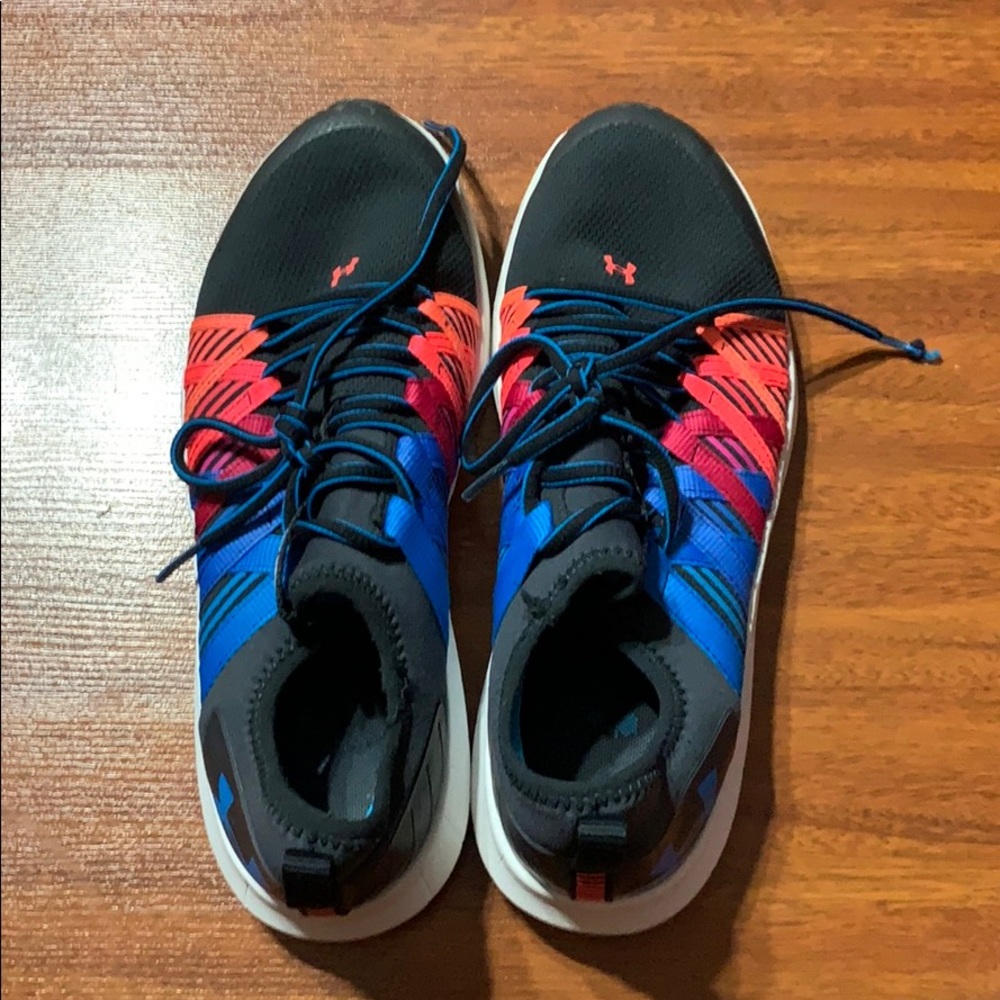 Tennis shoes